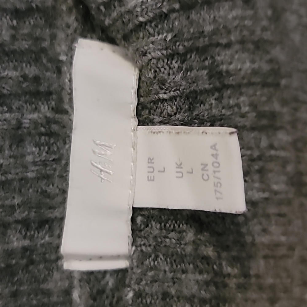 H&M Sweater - Picture 3 of 5